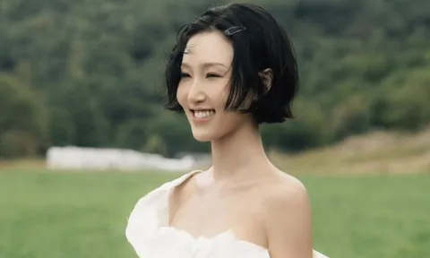 Hwasa khoe vóc dáng 'đồng hồ cát' gợi cảm, phong cách táo bạo tại nhà gây sốt