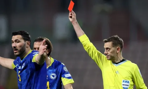 Thẻ đỏ tai hại của Bastoni