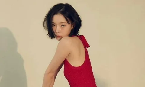 Winter (aespa) gây sốt với vóc dáng 'mảnh mai'