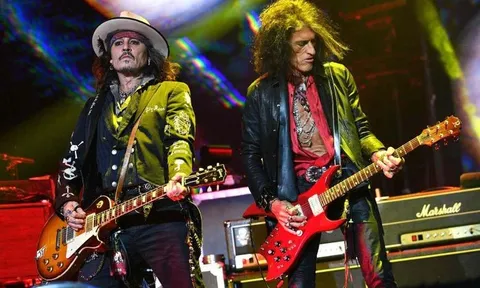 Johnny Depp bị kiện