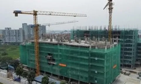 Doanh nghiệp bất động sản 'đứng ngồi không yên'