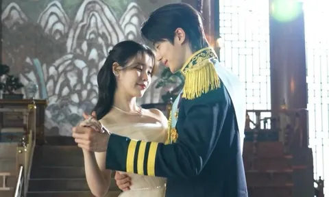 Em gái quốc dân IU 'kết hôn'