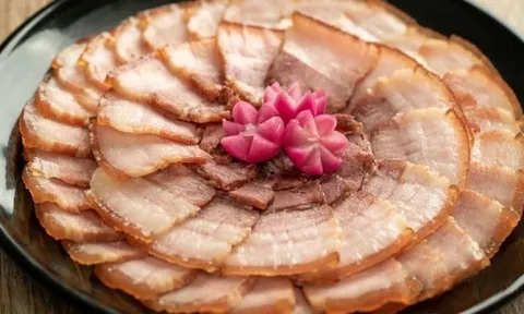 Giá heo hơi hôm nay 1/4: Biến động trái chiều, vùng giá giao dịch từ