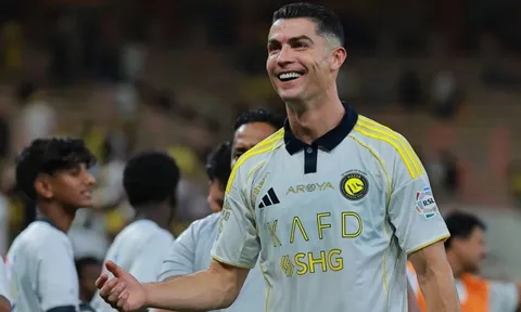 Ronaldo đột nhiên bị 'đòi nợ'