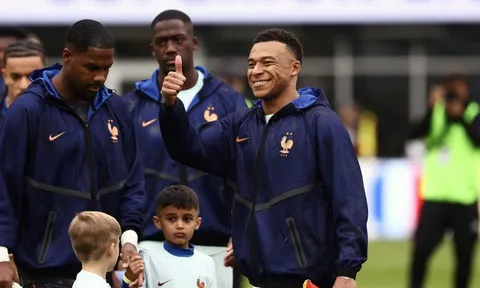 Ngôi số 1 thế giới của FIFA đổi chủ