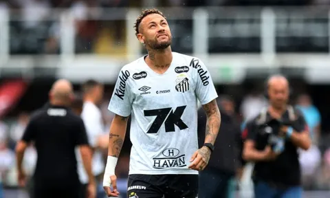 Neymar gây 'sóng gió' ngày trở lại