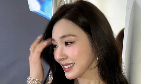 Tiffany Young đón tin vui kép