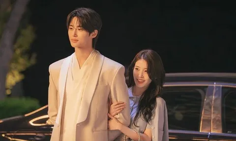 Byeon Woo Seok lộ khoảnh khắc tình tứ với IU