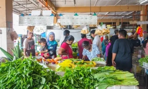 Giá dầu tăng sốc, người dân Malaysia phải ‘thắt lưng buộc bụng’