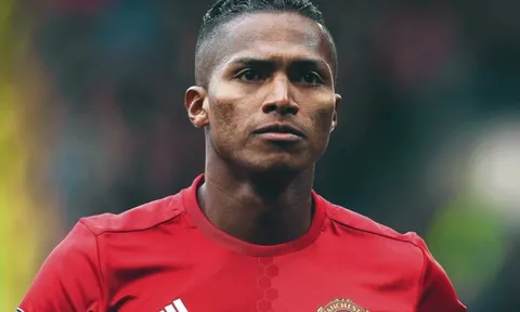 Cựu sao MU đá giải nghiệp dư