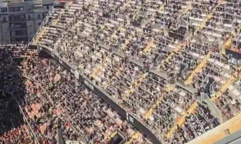 Choáng với khán đài gần như dựng đứng ở La Liga