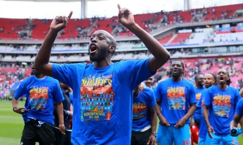 Đội bóng nhập tịch cả đội hình dự World Cup