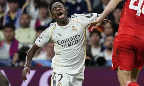 CĐV Real nổi giận với Vinicius