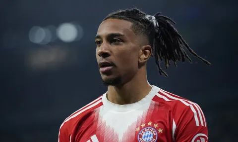 Olise sắp vượt Messi