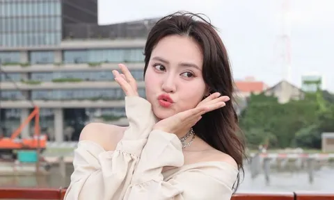 Ninh Dương Lan Ngọc vui vẻ bên người đặc biệt