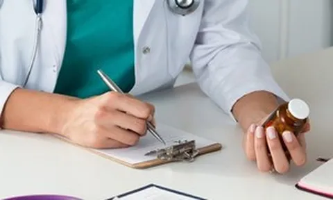 Kê đơn sai, bán thuốc hết hạn có thể bị tước chứng chỉ, phạt tới 30 triệu đồng