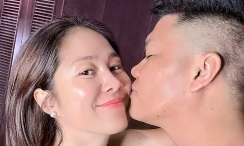 Lê Phương tình tứ bên chồng kém 7 tuổi