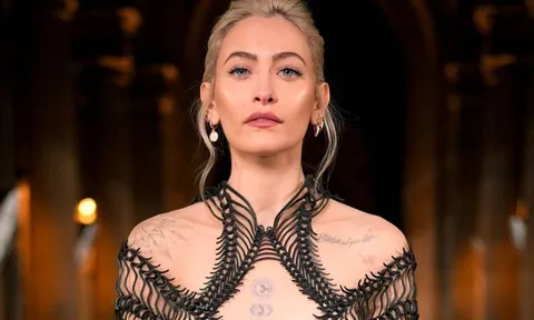 Con gái Michael Jackson bức xúc: 'Họ dùng tài sản của cha tôi để chống lại tôi'