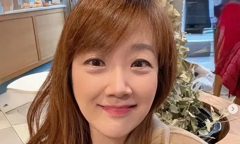 Seo Min Jung gây bất ngờ với bí quyết giữ da đẹp tự nhiên ở tuổi U50