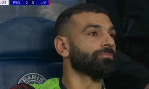 Phản ứng của Salah khi dự bị trước PSG