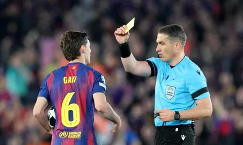 Bị treo còi ở Champions League, trọng tài vẫn được chọn bắt World Cup