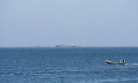 Tình hình Trung Đông: Vì sao tàu thuyền các nước vẫn e ngại khi đi qua eo biển Hormuz?