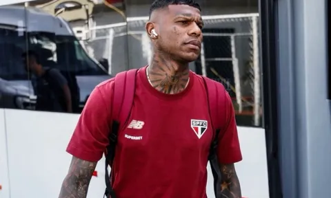 Sao World Cup bỏ giải Brazil vì trốn nợ