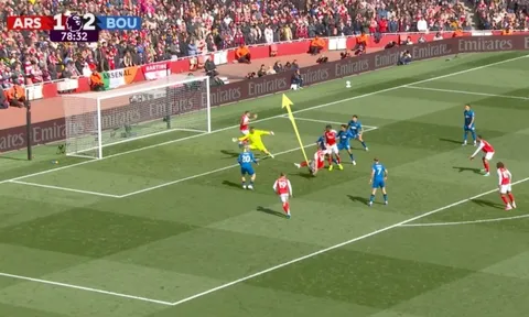 Gyokeres đổ lỗi sau cú sút vô duyên