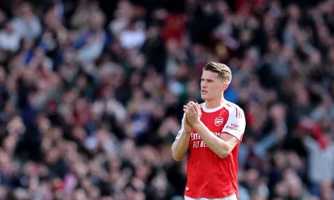 Arsenal sụp đổ, Henry gọi là 'đáng xấu hổ'