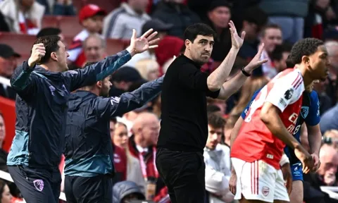 Arsenal cấm nhân viên Bournemouth ăn mừng