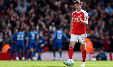 Evra nói đúng về Arsenal?