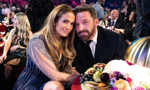 Ben Affleck tặng biệt thự 60 triệu USD cho Jennifer Lopez sau ly hôn?