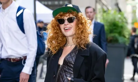 Nữ diễn viên Natasha Lyonne lên tiếng sau khi bị mời khỏi máy bay vì hành vi bất thường