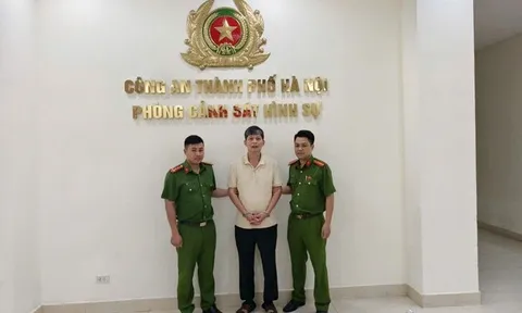 Người đàn ông bị khởi tố vì đỗ ô tô chắn barrier lối vào tầng hầm chung cư