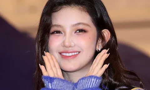 Ôn ào chưa kết thúc, thành viên NewJeans lại gặp biến cố