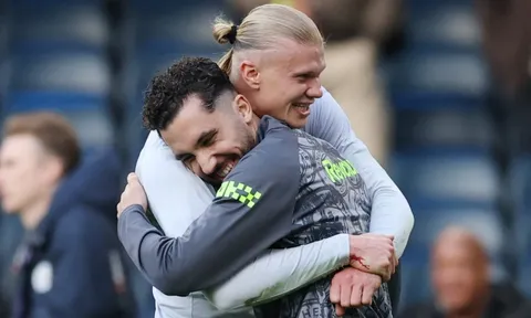 Man City trỗi dậy, Arsenal run rẩy