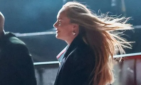 Adele xuất hiện trước công chúng theo cách đầy giản dị tại Coachella