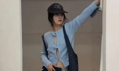 Nữ diễn viên Kim Bo Ra khoe ảnh mặc hở táo bạo sau biến cố hôn nhân