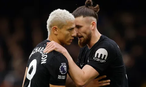 Cuộc chiến khốc liệt chưa từng có ở Premier League