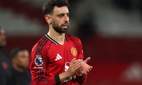 CĐV MU nổi giận với Fernandes