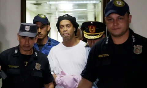Tình tiết mới vụ Ronaldinho ngồi tù