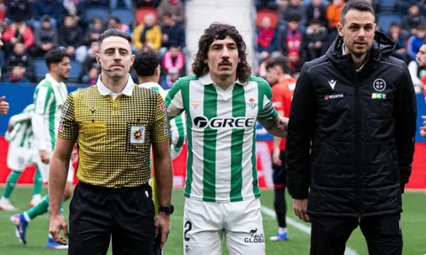 Bellerin gây sốt La Liga với mẫu áo retro