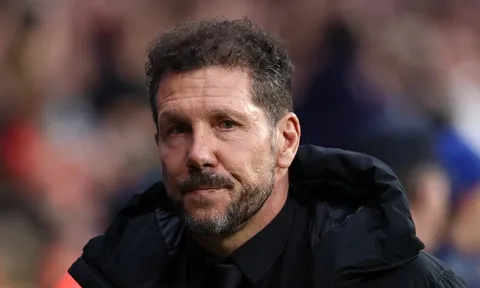 HLV Simeone làm nên lịch sử