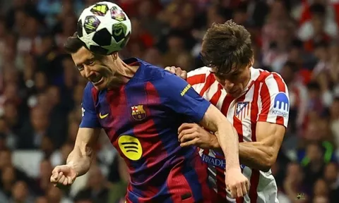 Cơn ác mộng 14 năm trước ùa về với Barcelona