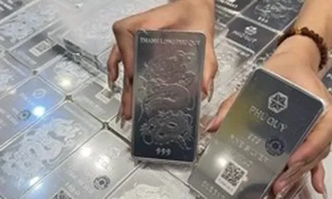 Giá bạc tăng mạnh hơn vàng