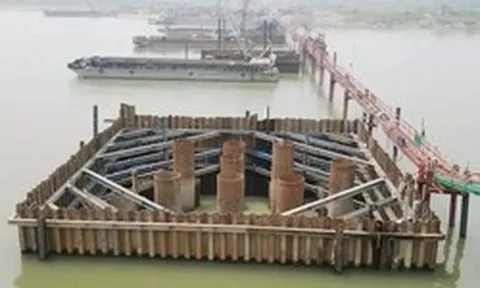 Cận cảnh cọc khoan nhồi của cầu Hồng Hà