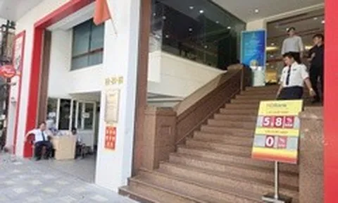 Người dân tăng cường gửi tiết kiệm ngân hàng