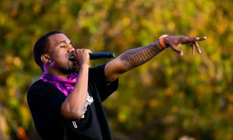 Kanye West bị từ chối tham dự sự kiện tại Pháp