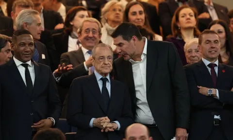 'Bố già' Perez xuống phòng thay đồ sau cú sốc của Real Madrid