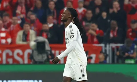 Cả châu Âu dậy sóng vì thẻ đỏ của Camavinga